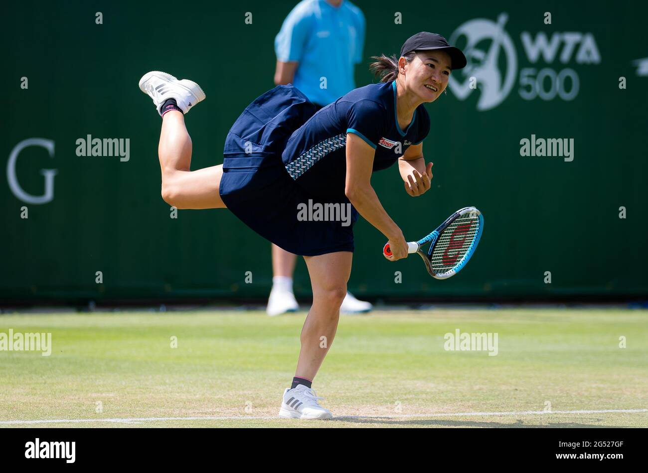 Eastbourne, Großbritannien. Juni 2021. Shuko Aoyama aus Japan spielt Doppel beim Viking International WTA 500 Tennisturnier 24 am 2021. Juni 2021 im Devonshire Park Tennis in Eastbourne, England - Foto Rob Prange/Spanien DPPI/DPPI/LiveMedia Kredit: Unabhängige Fotoagentur/Alamy Live News Stockfoto