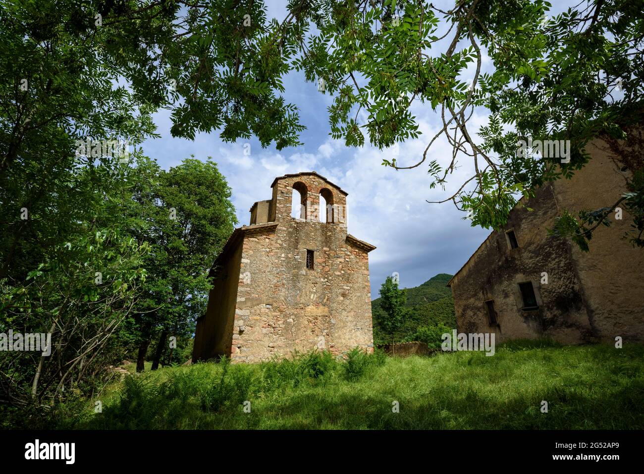 Santa Maria de Lliors Hermitage, in der Nähe von Arbúcies, am Fuße des Montseny-Massivs (La Selva, Katalonien, Spanien) ESP: Ermita de Santa Maria de Lliors Stockfoto