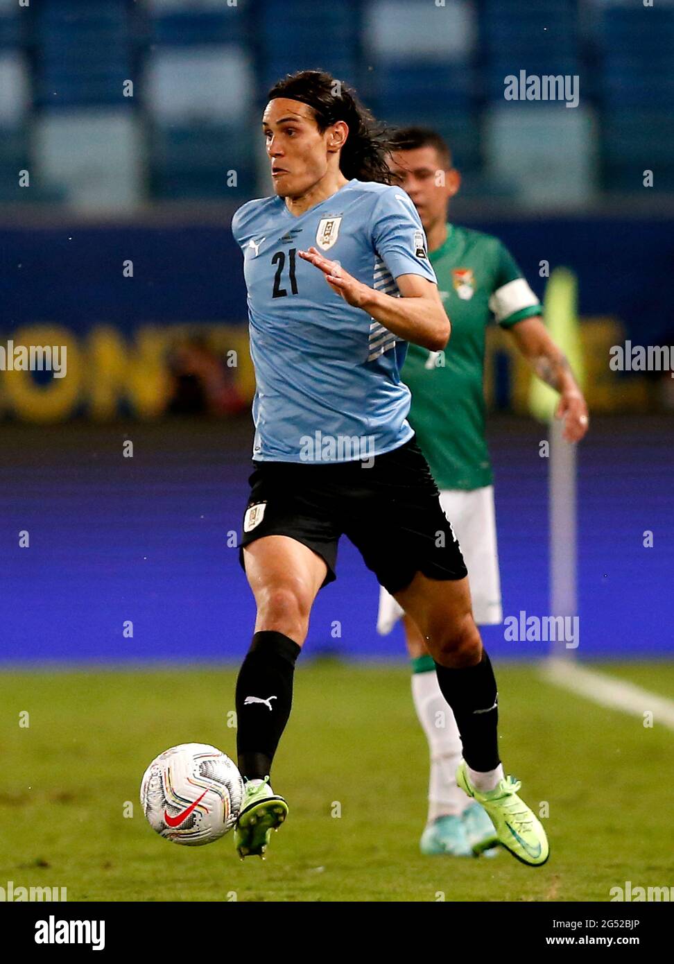 CUIABA, BRASILIEN - 24. JUNI: Edinson Cavani aus Uruguay in Aktion, während des Spiels zwischen Bolivien und Uruguay im Rahmen von CONMEBOL Copa America Brazil 2021 in der Arena Pantanal am 24. Juni 2021 in Cuiaba, Brasilien. (MB-Medien) Stockfoto