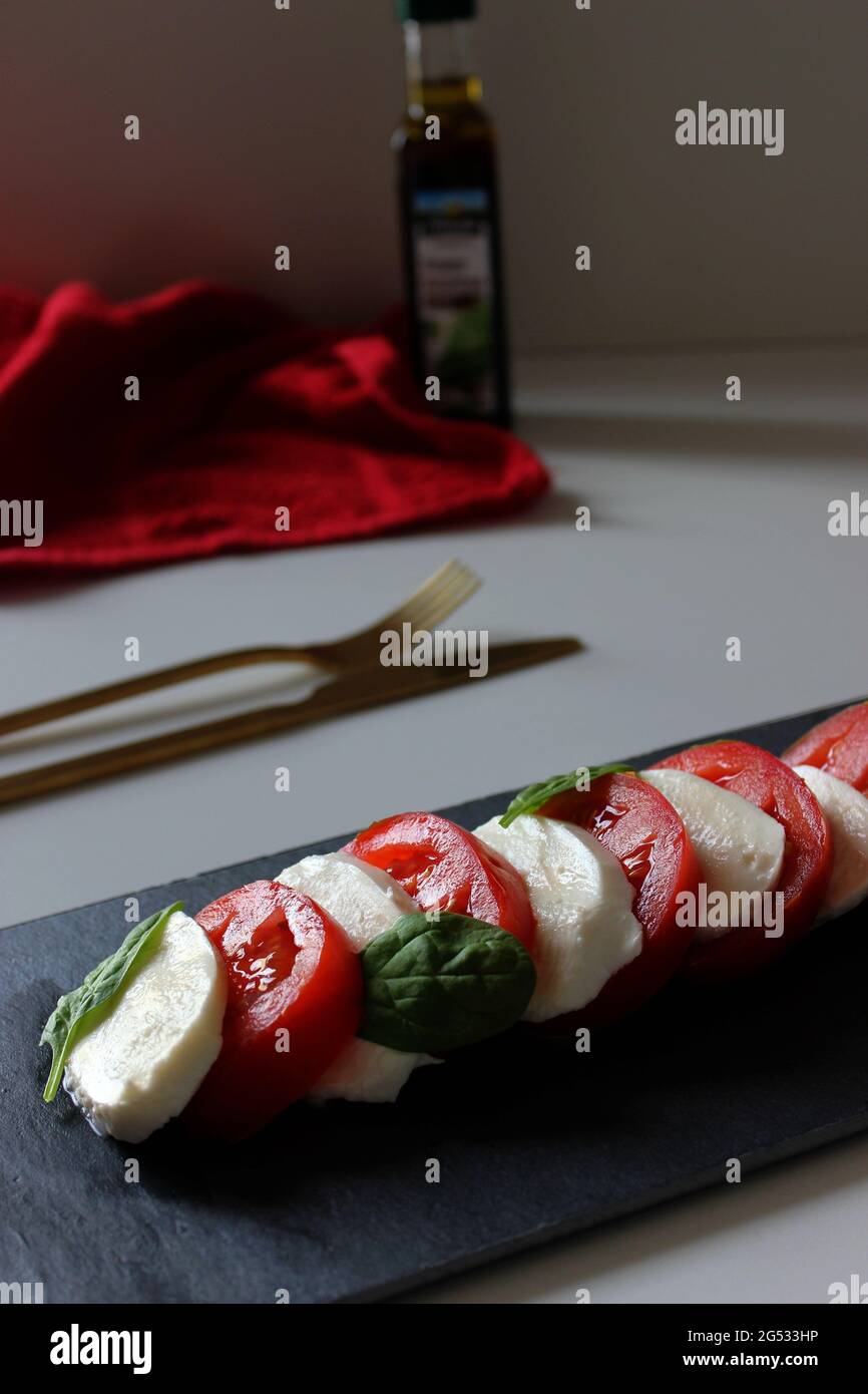 Abendessen im italienischen Stil, rot und weiß Stockfoto