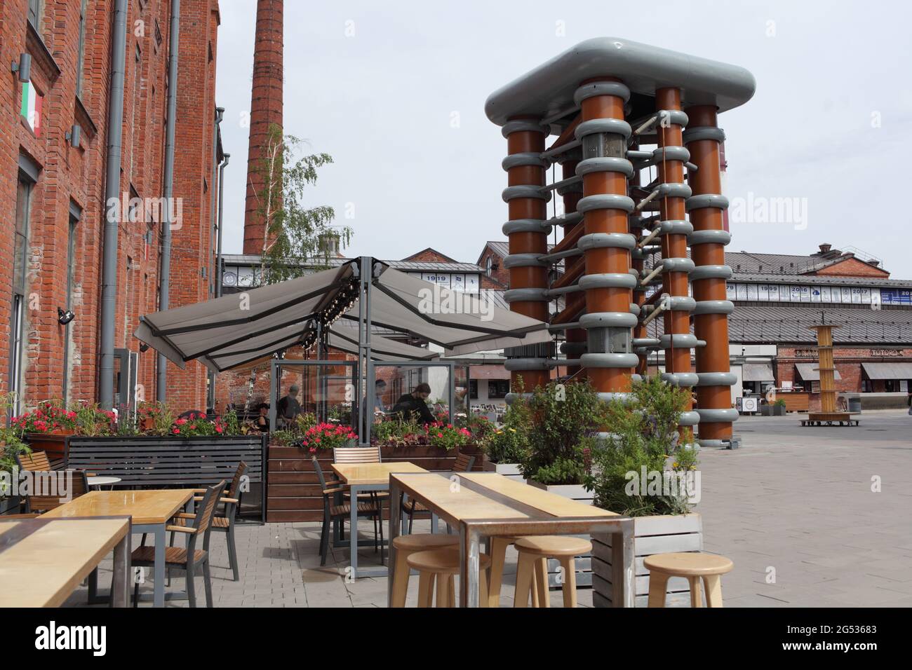 Tesla, 1500 KV DC-Generator im Kultur-, Geschäfts- und Unterhaltungsraum installiert Sevkabel Port auf Vasilievsky Insel in St. Petersburg, Russland Stockfoto