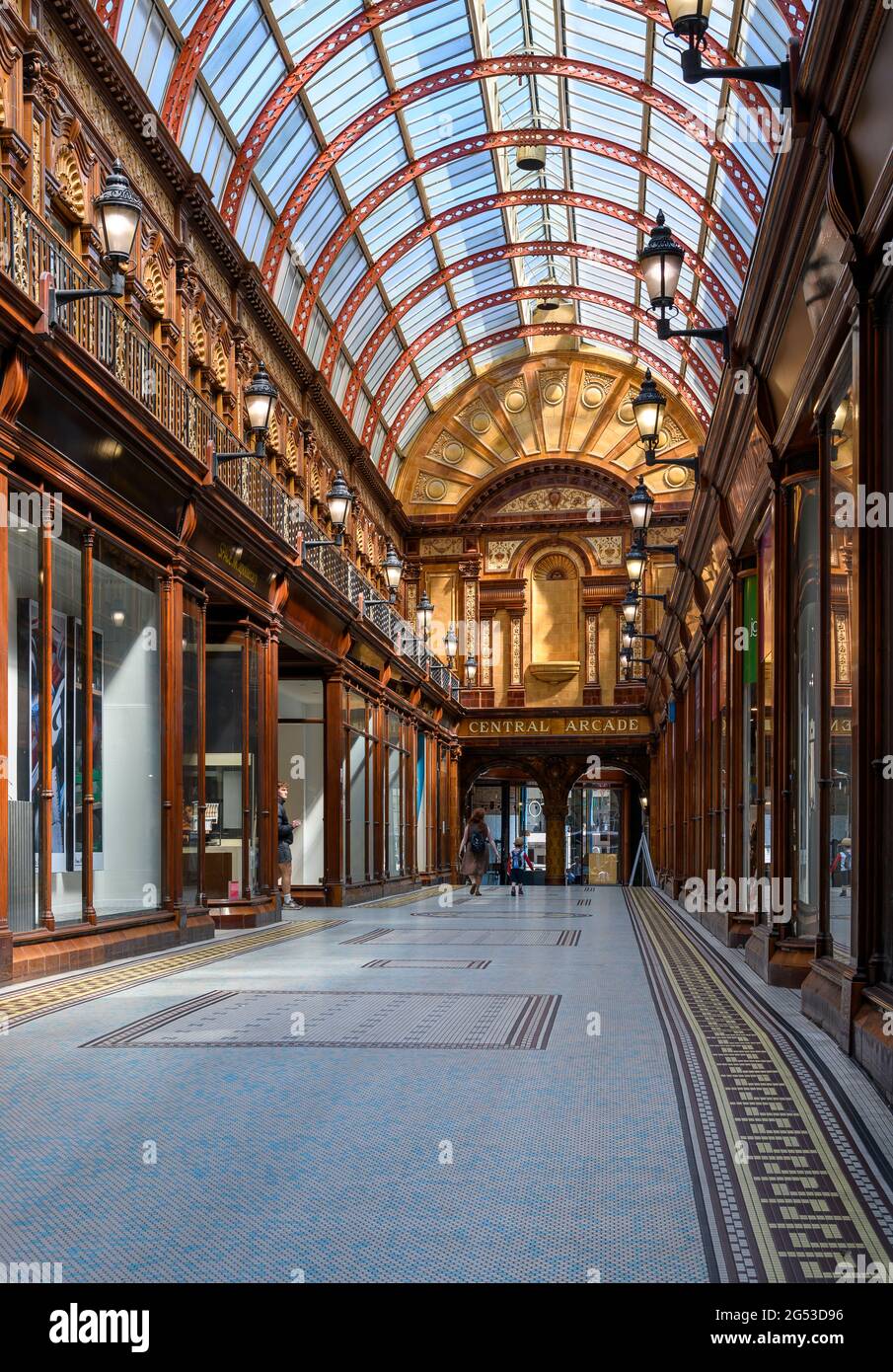 Central Arcade in Newcastle wurde 1906 erbaut. Die üppige Edwardianische Arkade ist reich mit farbenfrohen Jugendstil-faïence-Fliesen dekoriert. Stockfoto