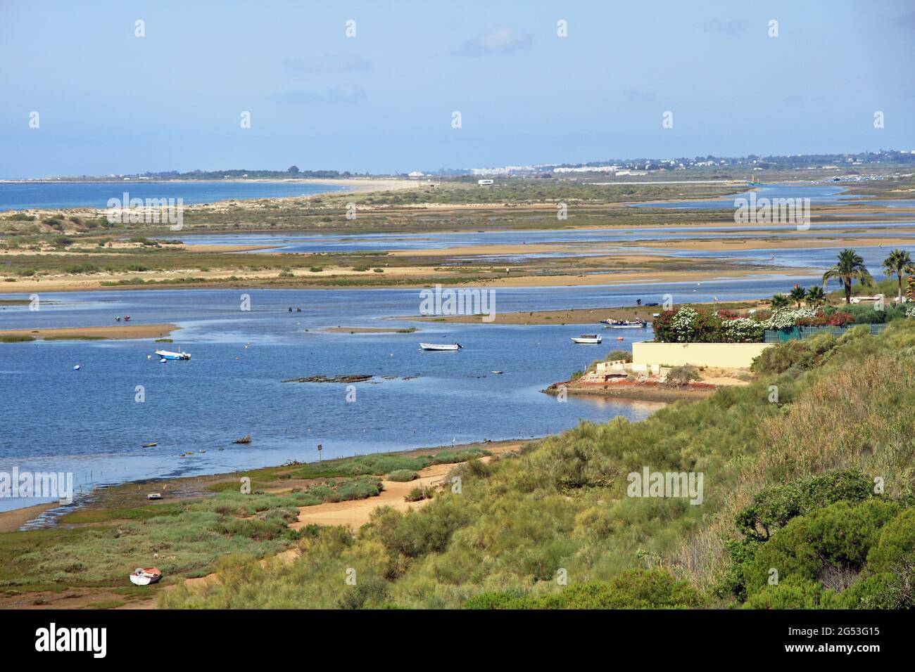 Barrier Island Blick von Cacela Velha, Naturpark Ria Formosa, Algarve, Portugal Stockfoto