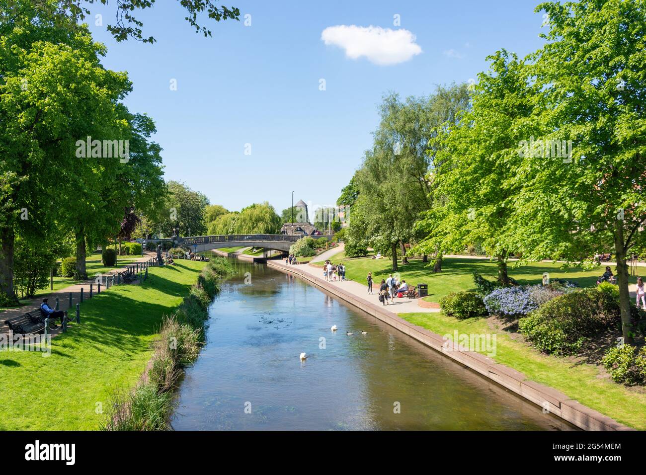 Bridge over River Sow, Victoria Park, Tenterbanks, Stafford, Staffordshire, England, Vereinigtes Königreich Stockfoto
