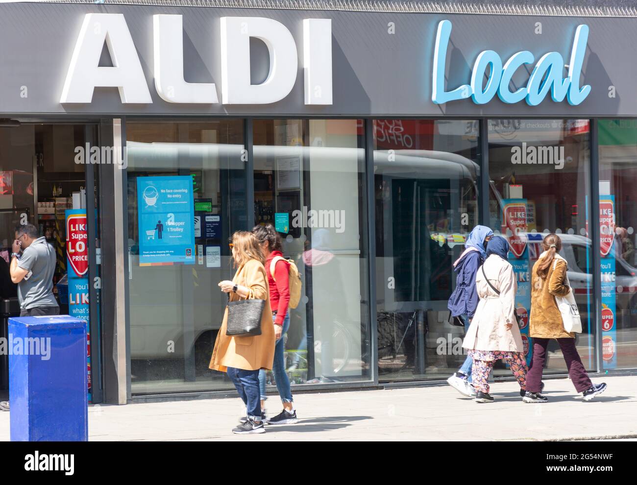 Aldi Local Supermarket, Camden High Street, Camden Town, London Borough of Camden, Greater London, England, Vereinigtes Königreich Stockfoto