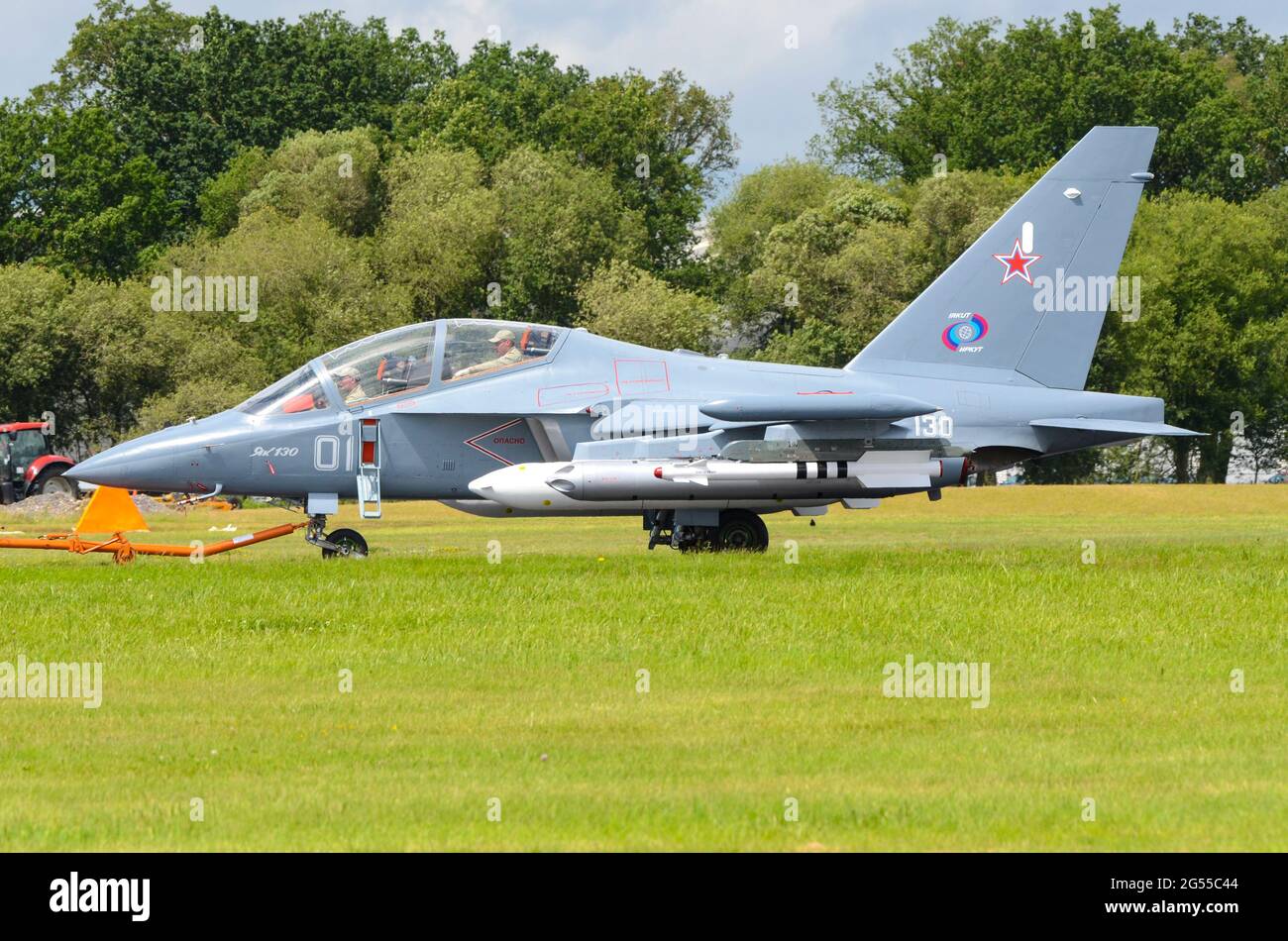 Irkut Corporation Yakovlev Yak 130 fortschrittliches Jet-Trainer-Flugzeug für die russische Luftwaffe, das auf der Farnborough International Airshow 2012 vermarktet wird Stockfoto