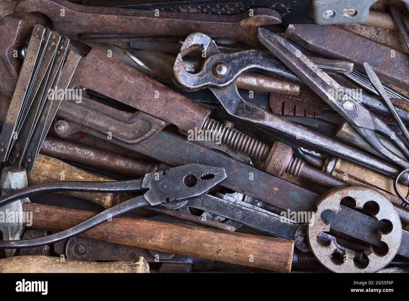 Verschiedene Handwerkzeuge aus Metall Stockfoto