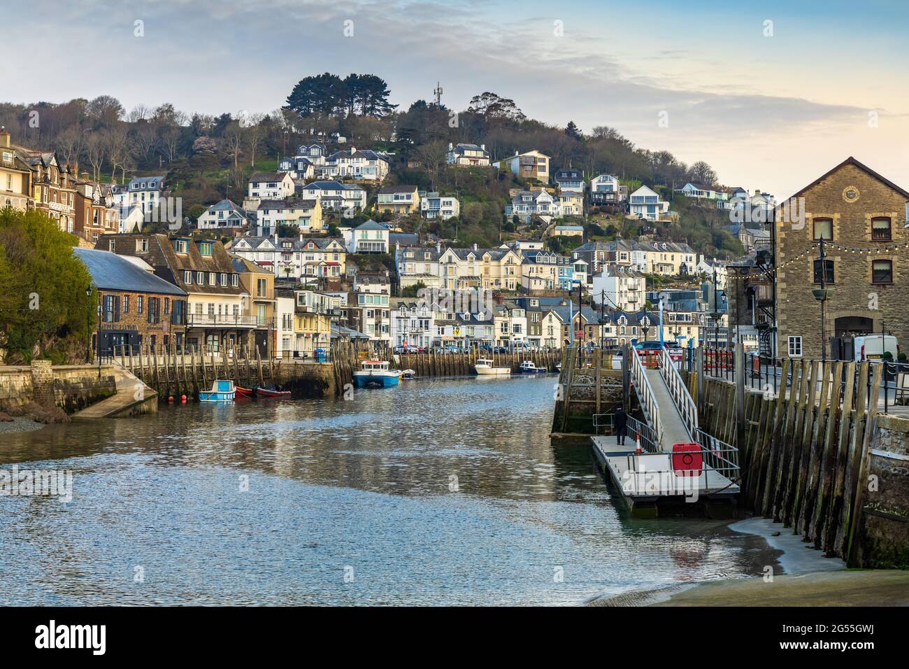 Die kornische Küstenstadt Looe, mit Blick auf den Looe River, Cornwall, England. Stockfoto
