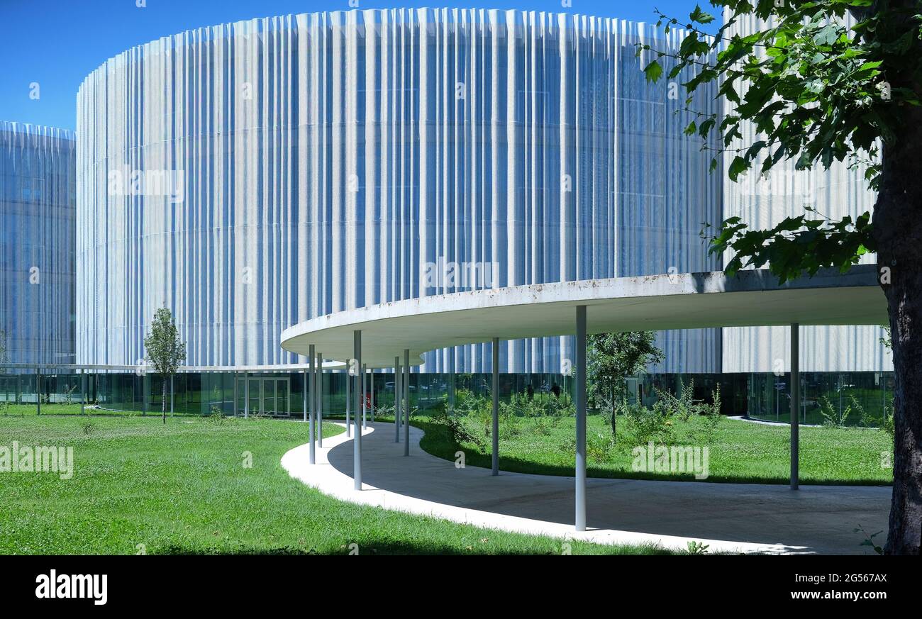 Der neue Campus der Universität Luigi Bocconi in Mailand (Italien) wurde von Kazuyo Sejima e Ryue Nishizawa mit den Master-, Executive- und Bürogebäuden entworfen Stockfoto