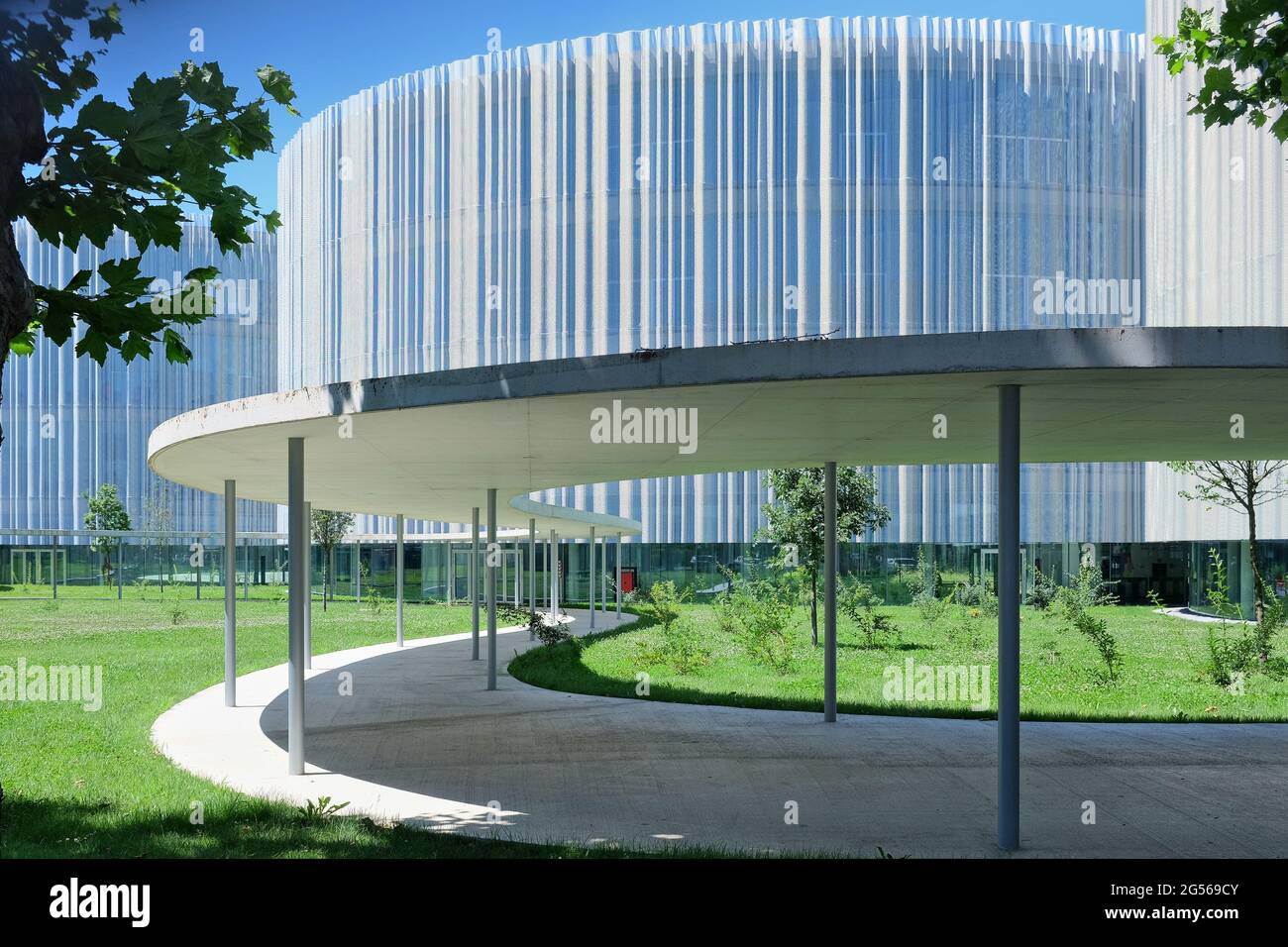 Der neue Campus der Universität Luigi Bocconi in Mailand (Italien) wurde von Kazuyo Sejima e Ryue Nishizawa mit den Master-, Executive- und Bürogebäuden entworfen Stockfoto