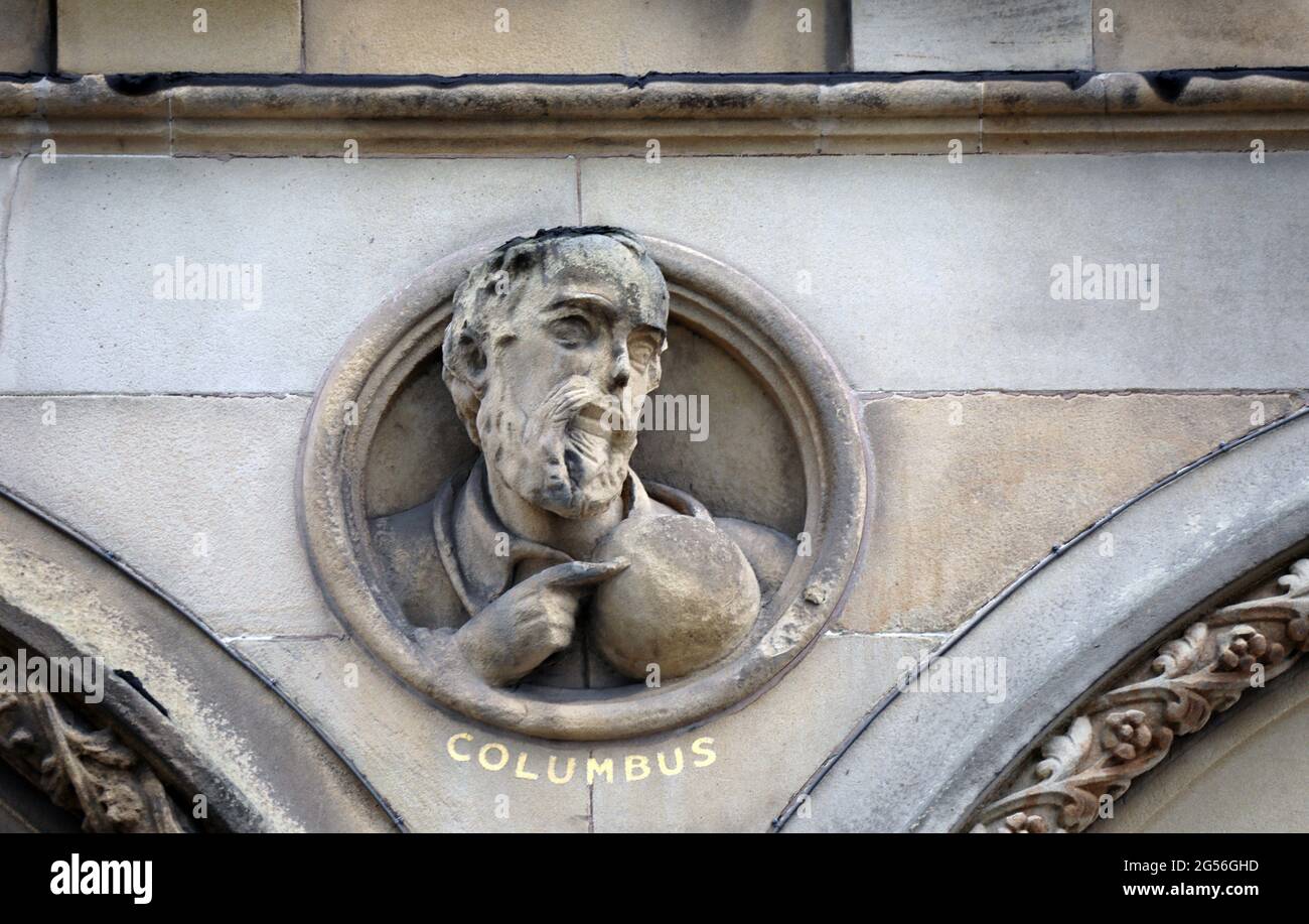 Skulptur von Christopher Columbus auf dem Hargreaves Building in Liverpool Stockfoto
