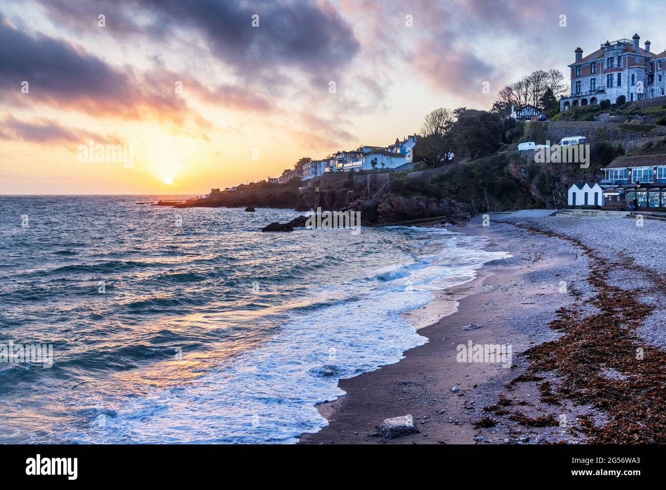 Sonnenaufgang am Breakwater Beach in Brixham, South Devon. Stockfoto