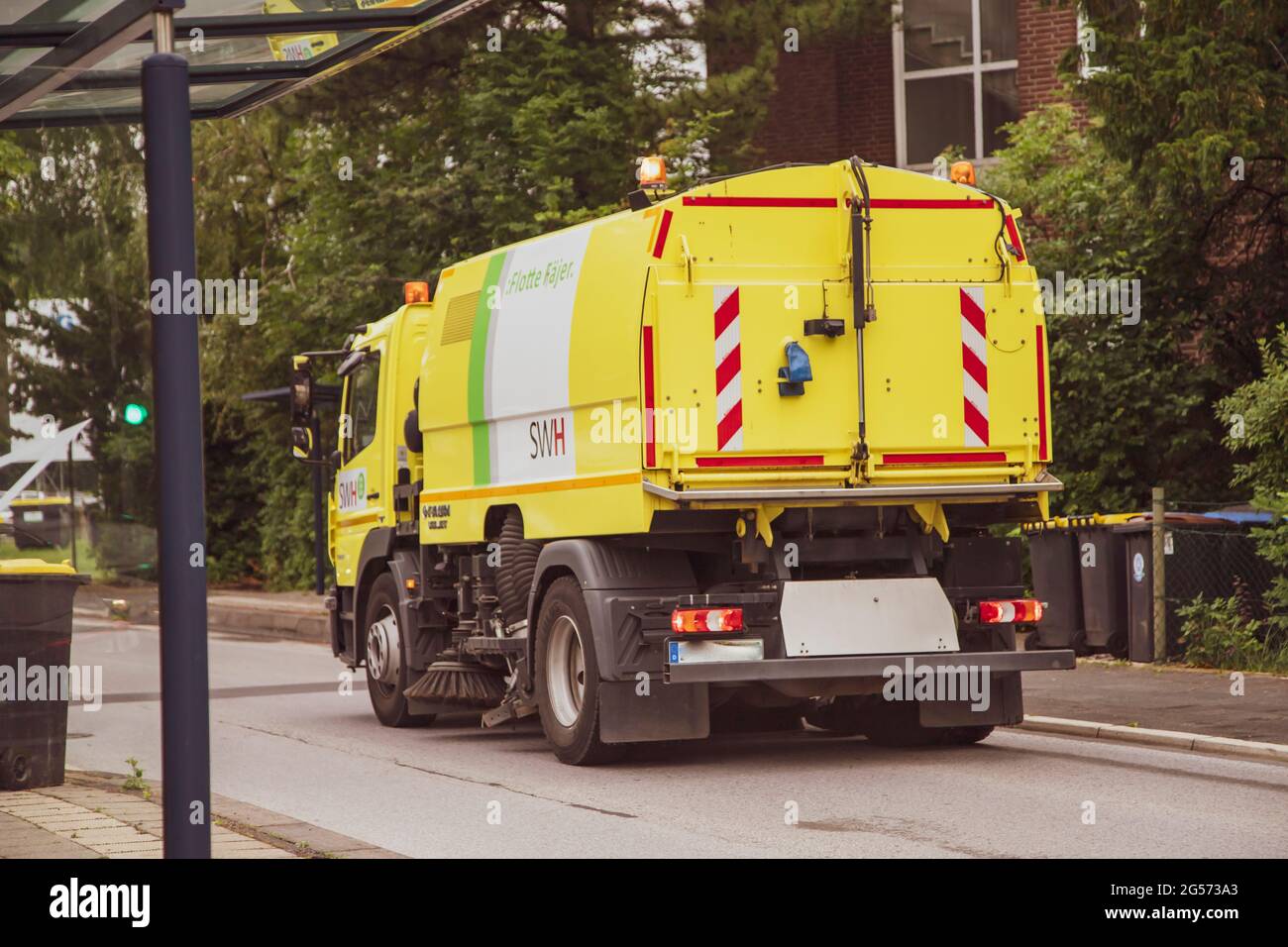 Huerth, NRW, Deutschland, 06 23 2021, Kehrwagen der Stadt huerth Stockfoto