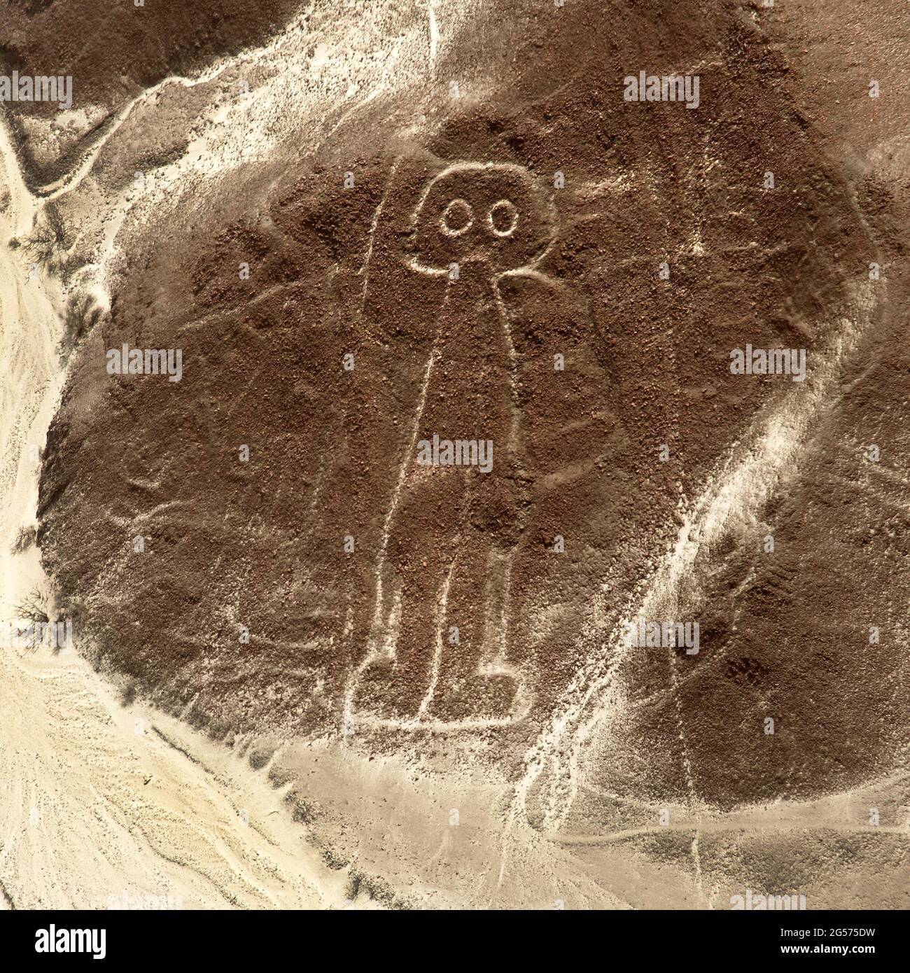 Der Raumfahrer oder Raumfahrer, Nazca oder Nasca geheimnisvolle Linien und Geoglyphen Luftbild, Wahrzeichen in Peru Stockfoto