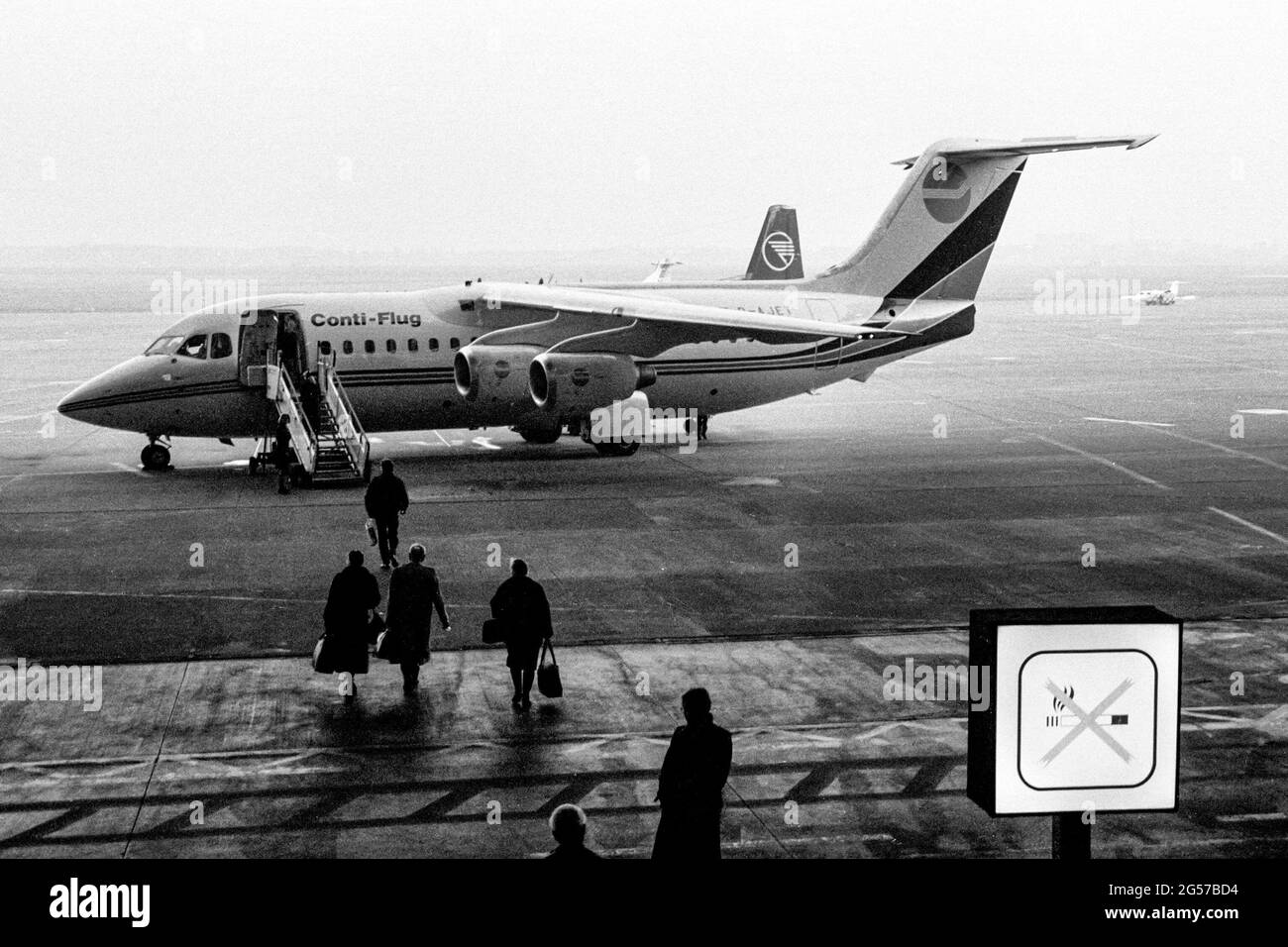 Ein Conti-flug BA146 am Flughafen Tempelhof, Berlin 1992 Stockfoto