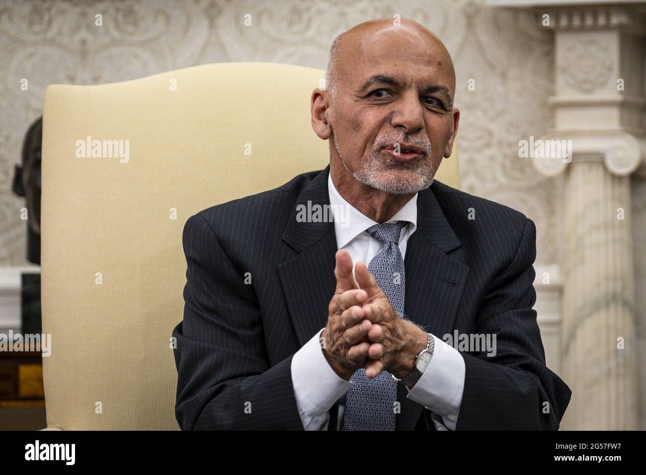 Washington, Usa. Juni 2021. Exzellenz Mohammad Ashraf Ghani, Präsident der Islamischen Republik Afghanistan, gibt am Freitag, den 25. Juni 2021, eine Erklärung vor der Presse im Oval Office im Weißen Haus in Washington, DC ab. Pool Foto von Pete Marovich/UPI Kredit: UPI/Alamy Live News Stockfoto