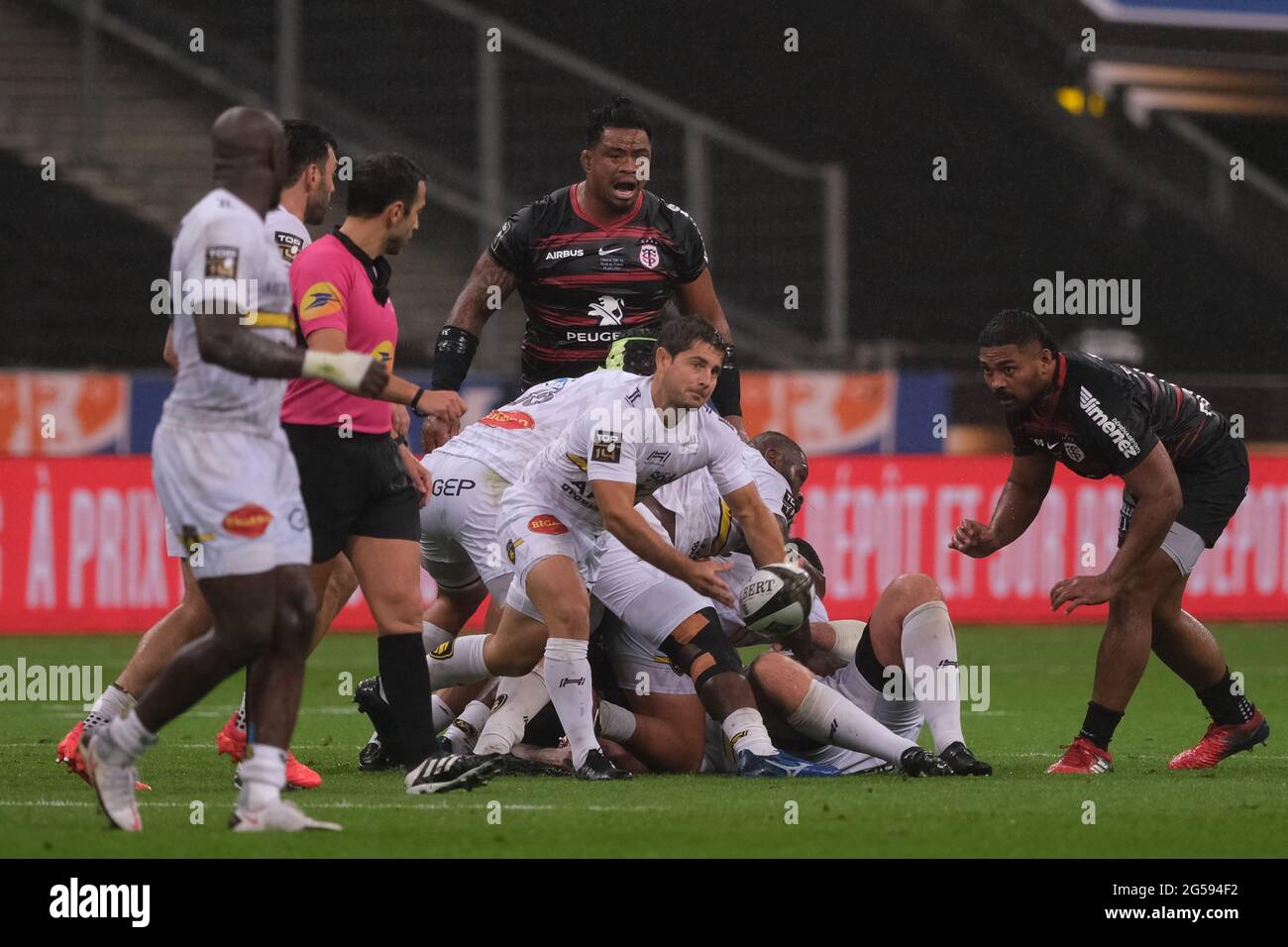 Paris, Frankreich. Juni 2021. Stade Rochelais Lock JULES LE BAIL in Aktion während des Finales der französischen Rugby-Meisterschaft Top 14 zwischen Stade Toulousain und Stade Rochelais im Stade de France in Saint Denis - Frankreich.Toulouse gewann 18:8 und wird zum 21. Mal französischer Rugby-Champion. Quelle: Pierre Stevenin/ZUMA Wire/Alamy Live News Stockfoto