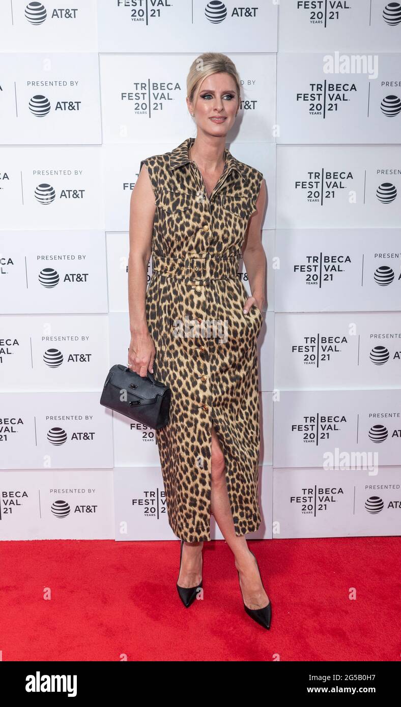 New York, NY - 20. Juni 2021: Nicky Hilton Rothschild in Kleid von Sportmax nimmt an der Filmvorführung This is Paris während des Tribeca Film Festivals in den Hudson Yards Teil Stockfoto