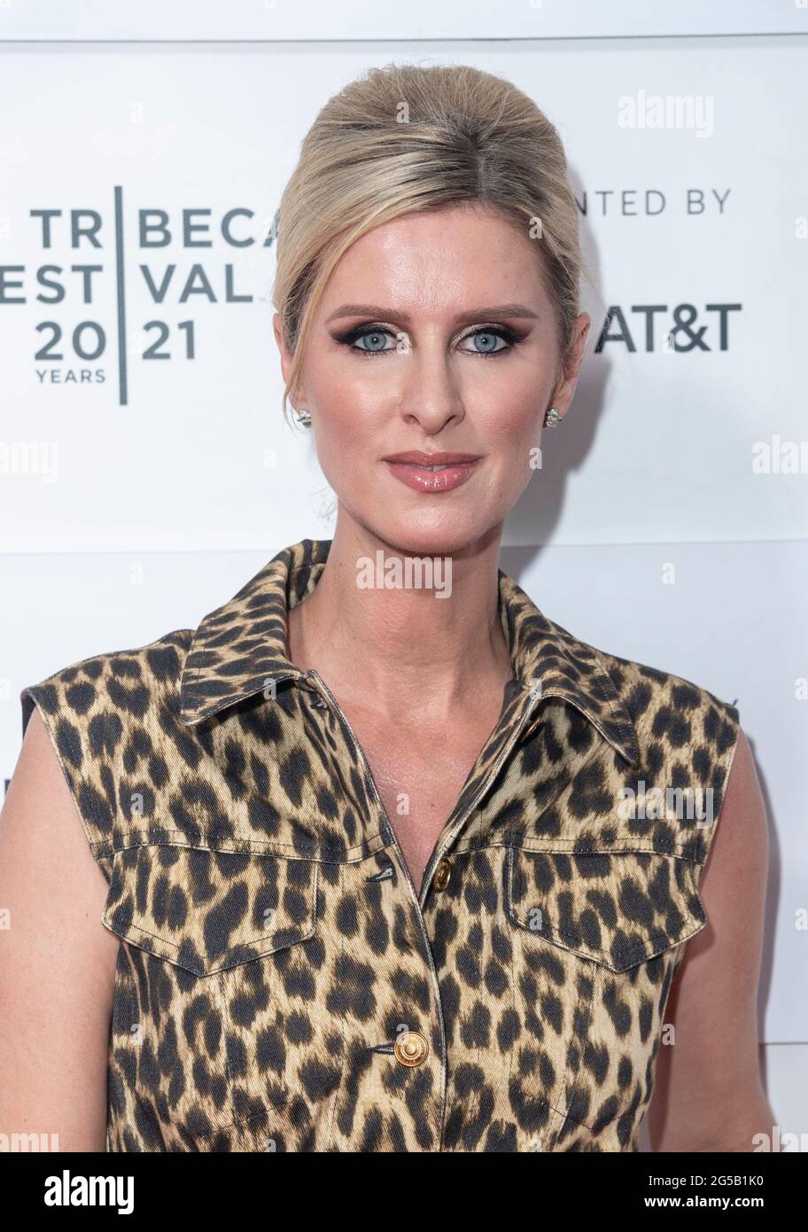 New York, NY - 20. Juni 2021: Nicky Hilton Rothschild in Kleid von Sportmax nimmt an der Filmvorführung This is Paris während des Tribeca Film Festivals in den Hudson Yards Teil Stockfoto