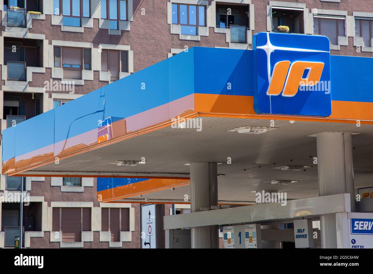 Mailand, Italien, juni 25 2021 - IP Italienische Tankstelle für Erdöl Stockfoto