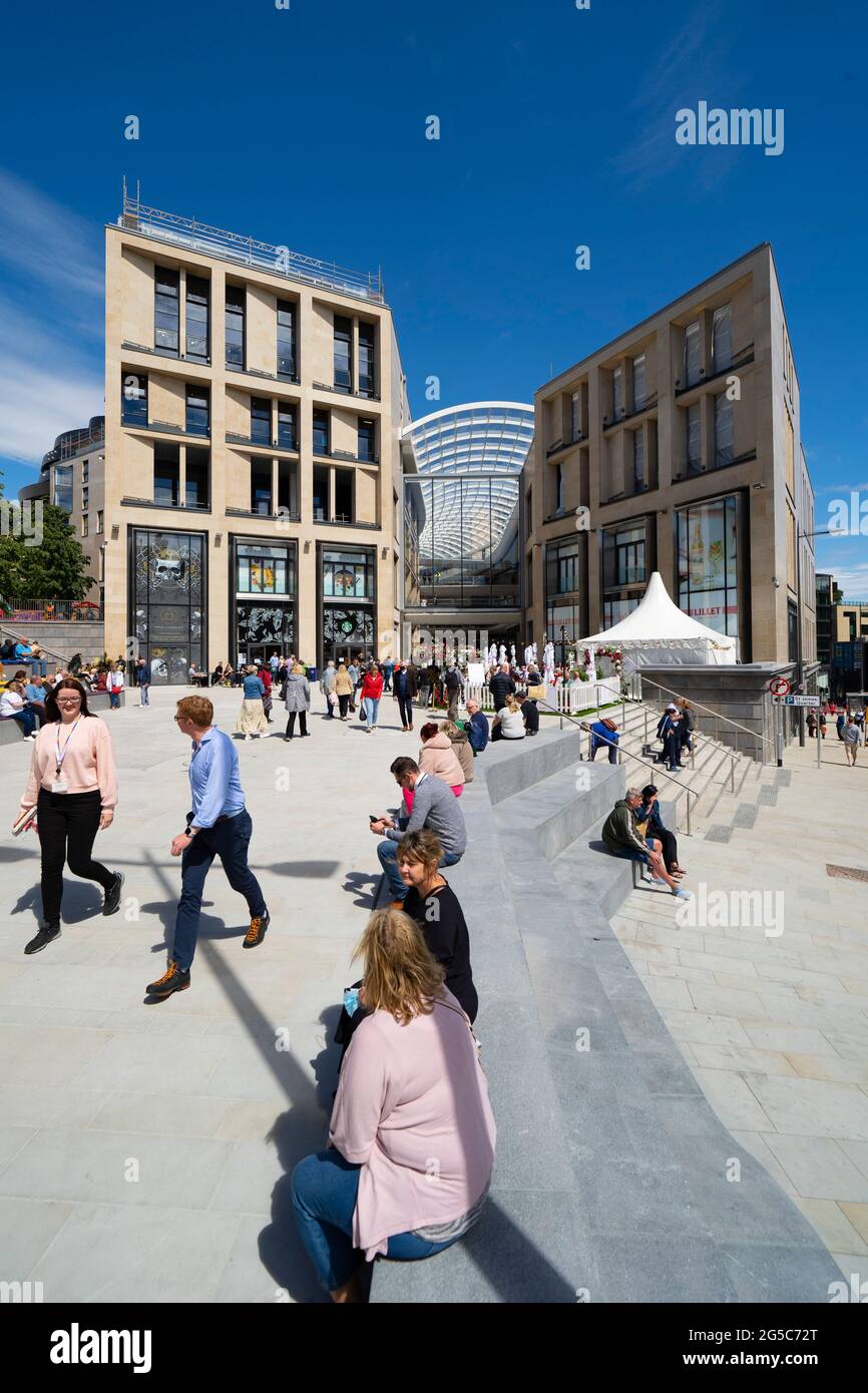 Edinburgh, Schottland, Großbritannien. 24. Juni 2021. Erste Bilder des neuen St. James Quarter, das heute Morgen in Edinburgh eröffnet wurde. Der große Einzelhandel und Residenti Stockfoto