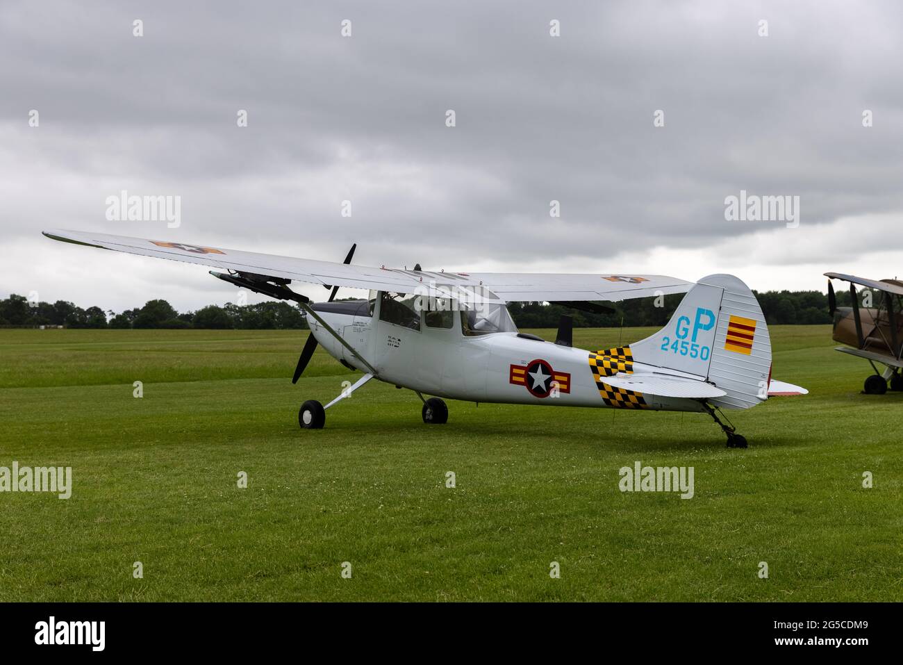 Cessna L-19/O-1 Bird Dog (G-PDOG) auf der Shuttleworth Evening Airshow am 19. Juni 2021 Stockfoto