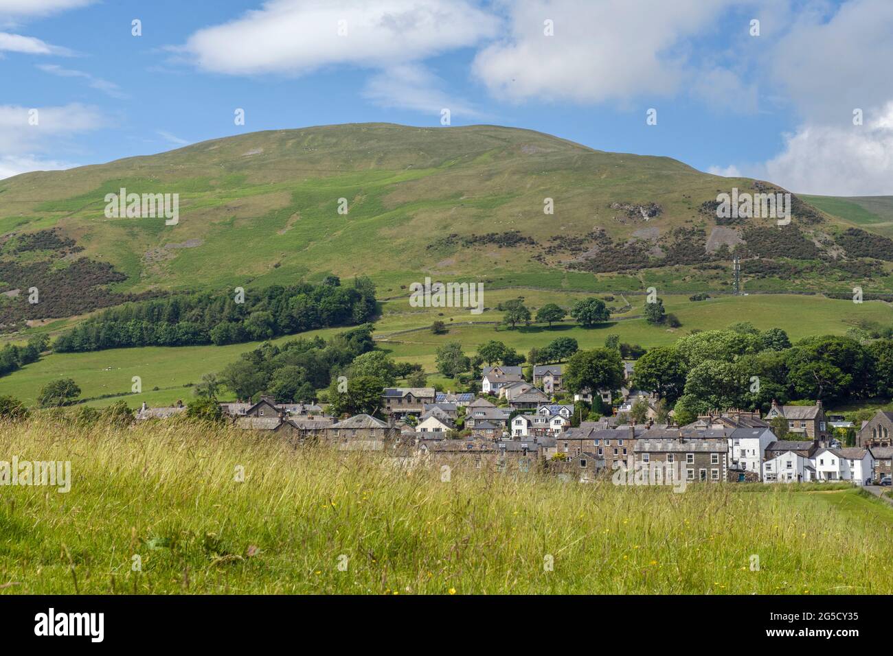Der Winder fiel über die ländliche Marktstadt Sedbergh in den Howgill Fells Cumbria im Nordwesten Englands Stockfoto