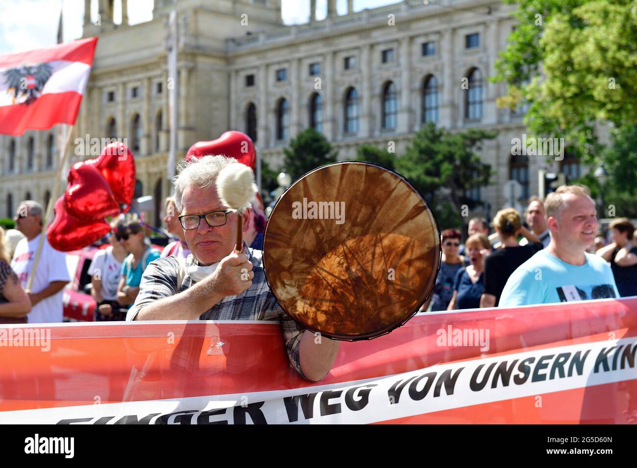 Wien, Österreich. Juni 2021. Demonstration gegen die Korona-Verordnungen der österreichischen Bundesregierung. Quelle: Franz Perc / Alamy Live News Stockfoto