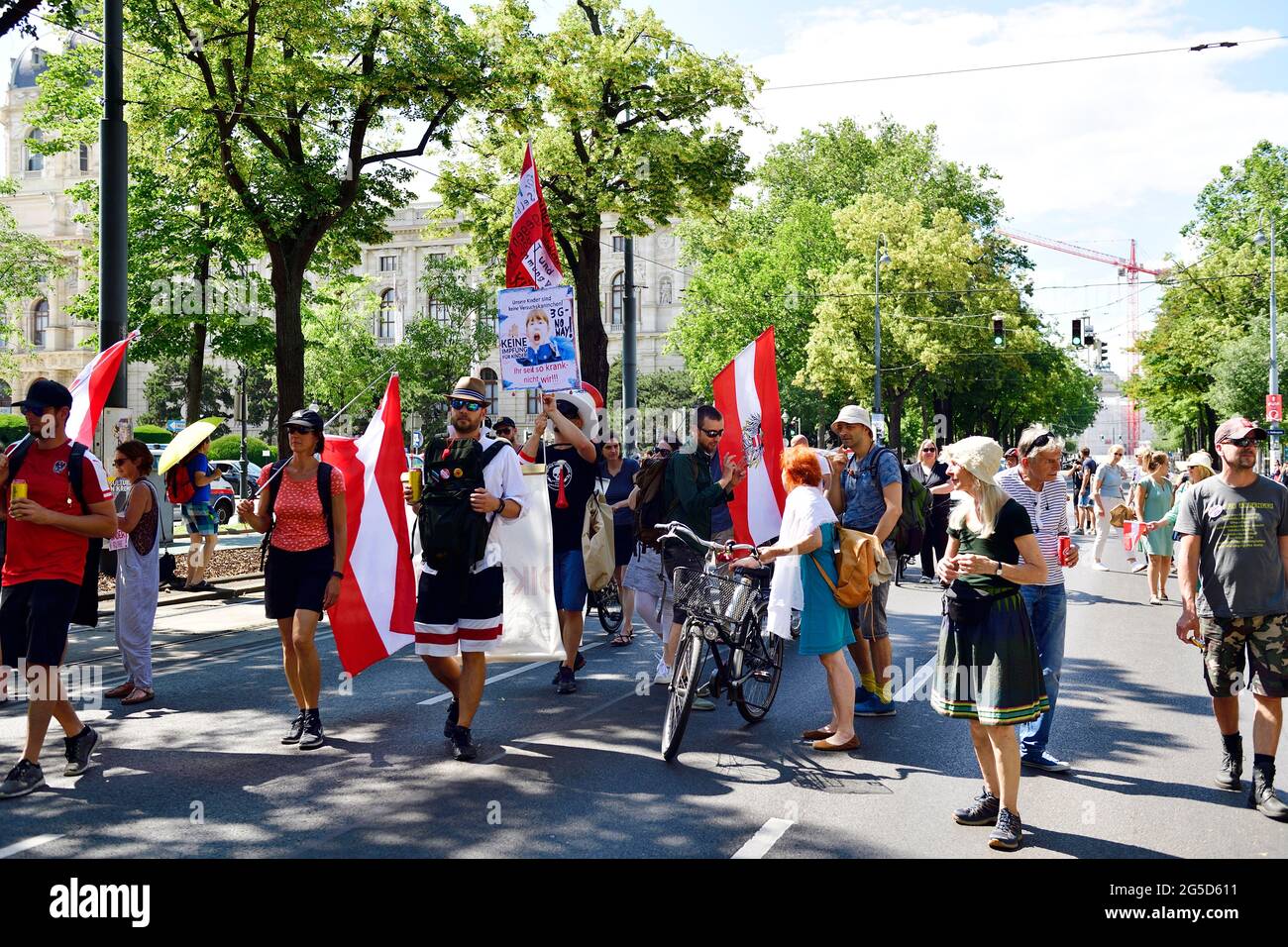 Wien, Österreich. Juni 2021. Demonstration gegen die Korona-Verordnungen der österreichischen Bundesregierung. Quelle: Franz Perc / Alamy Live News Stockfoto