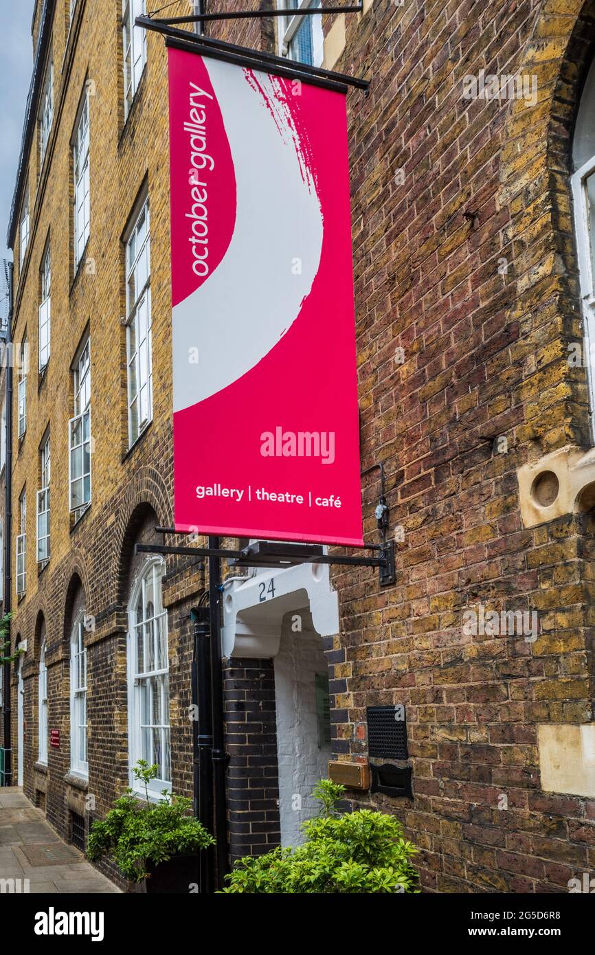 October Gallery London - London Art Gallery, die die Transvangarde-Bewegung fördert, gegründet 1979, in 24 Old Gloucester St London. Stockfoto
