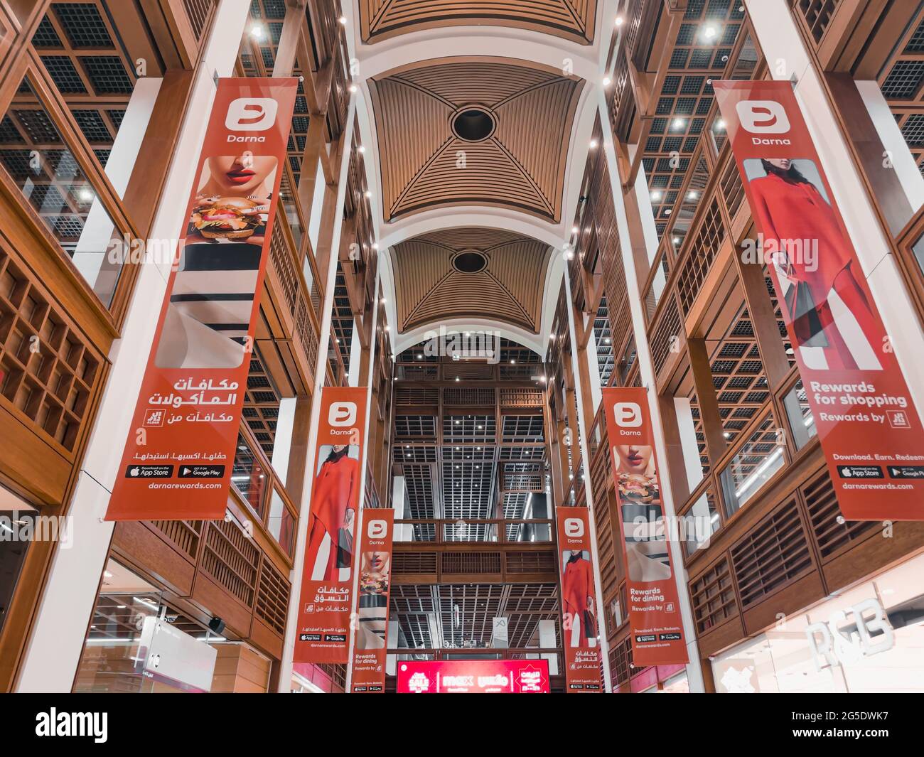 Innenarchitektur aus Holz der Mall (World Trade Center) in Abu Dhabi