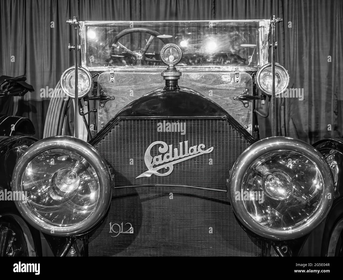 Bukarest, Rumänien - 05.14.2021: Vorderansicht mit einem Cadillac Torpedo Touring aus dem Jahr 1912 Stockfoto