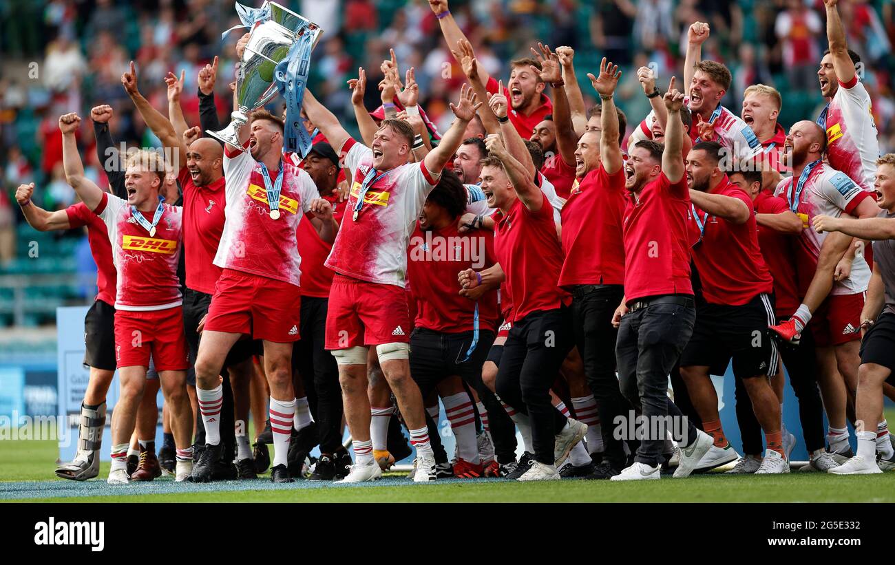 Twickenham, London, Großbritannien. Juni 2021. Premiership Rugby Union Final, Exeter Chiefs versus Harlekins; Teamfeiern, Gewinner Harlekins, 2021 Premiership Champs Credit: Action Plus Sports/Alamy Live News Stockfoto