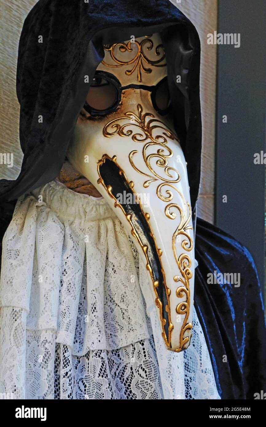 Venezianische Maske, die den Tod in der populären Tradition darstellt Stockfoto