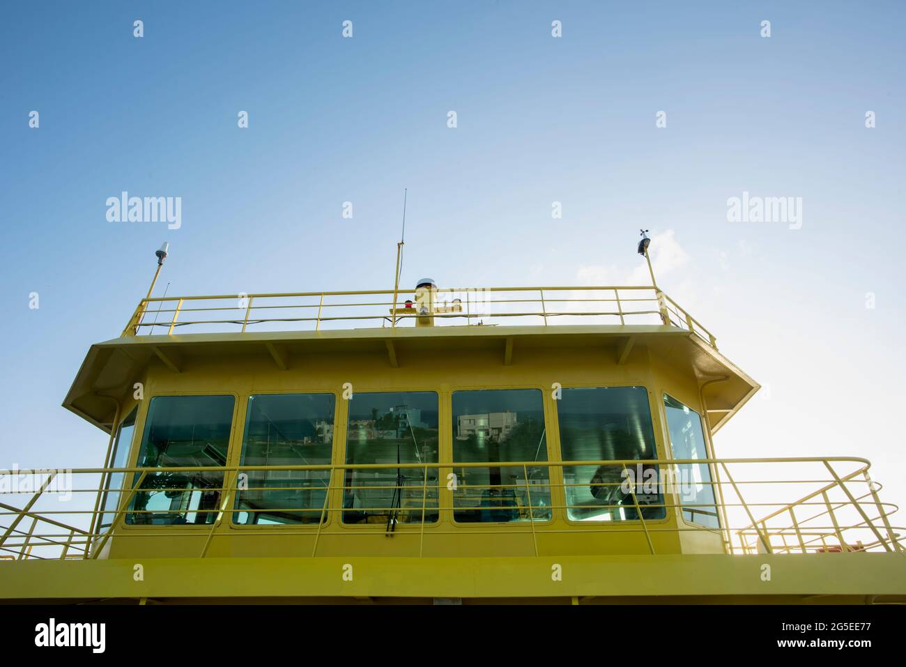 RoRo Fährschiff Deck für Navigation und Kontrolle, das Schiff bereitet sich auf die Segel in der Karibik, Mexiko Stockfoto