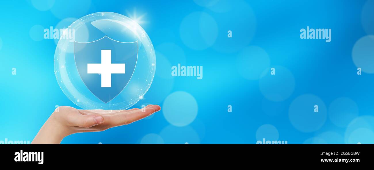 Hand bieten medizinische Schild mit Blase auf weißem Hintergrund. Familienlebensversicherung, Krankenversicherung und gesunde Geschäftskonzepte. Stockfoto