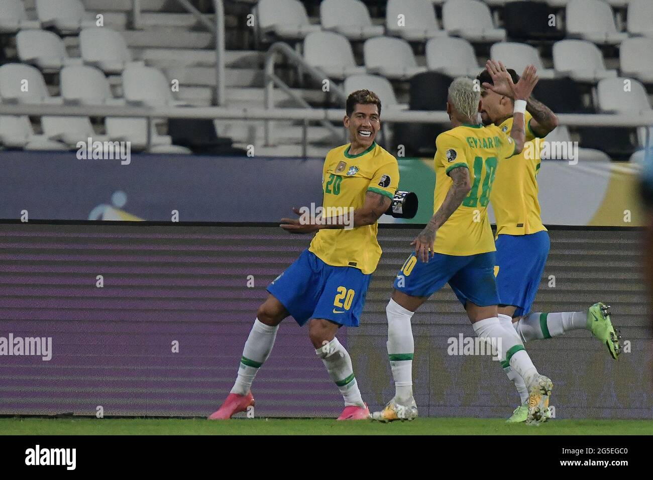 Roberto Firmino Do Brasil Comemora O Seu Gol Com Neymar Lucas Paqueta E Everton Durante A Partida Entre Brasil E Colombia Pela 4Âª Rodada Do Grupo B Da Copa America 2021 No