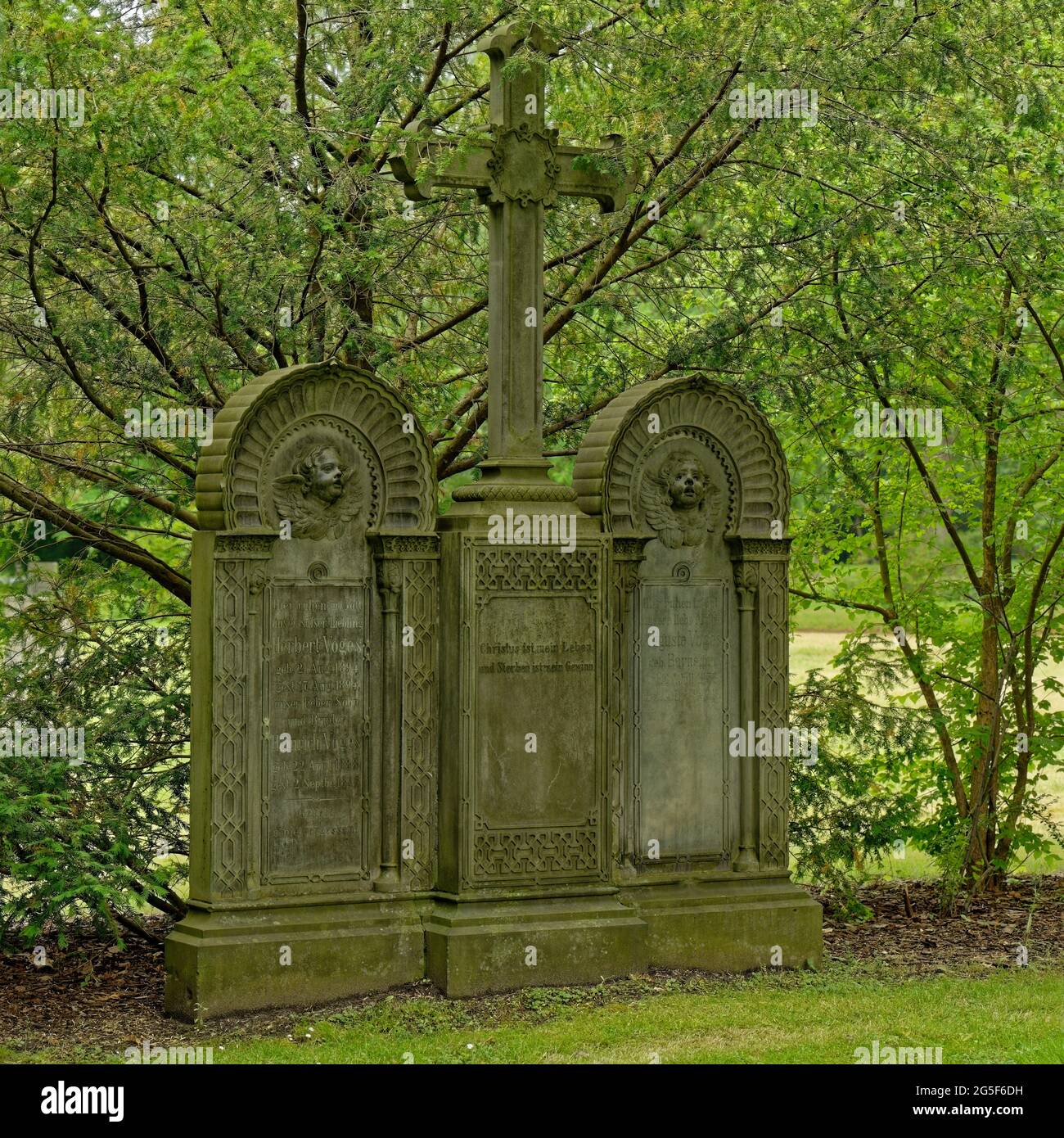 Alter Grabstein, Relief, Steinbildhauerei,Steinmetzhandwerk