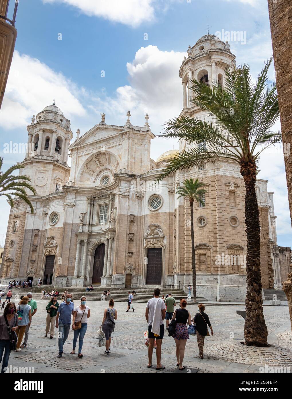 Cádáz, Spanien - 16. Juni 2021: Neue Kathedrale oder Catedral de Santa Cruz auf Cádádáz, Andalusien, Spanien Stockfoto