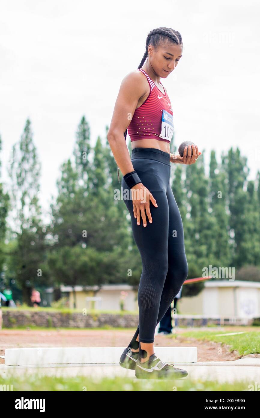 Der belgische Athlet Nafissatou „Nafi“ Thiam, der während des Kugelschießereignisses bei den belgischen Leichtathletik-Meisterschaften am Sonntag, dem 27. Juni 2021 in Br Stockfoto