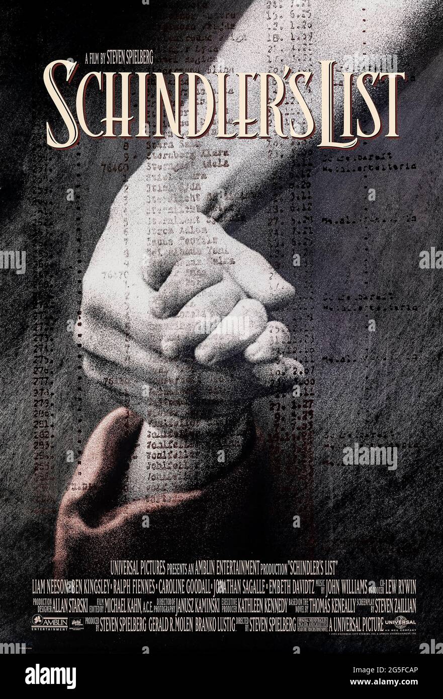 Schindlers Liste (1993) unter der Regie von Steven Spielberg mit Liam Neeson, Ralph Fiennes, Ben Kingsley und Caroline Goodall. Allgemein gelobtes Epos, das auf der wahren Geschichte von Oskar Schindler basiert, der während des Zweiten Weltkriegs Tausende jüdischer Flüchtlinge aus Nazi-Vernichtungslagern gerettet hat Stockfoto