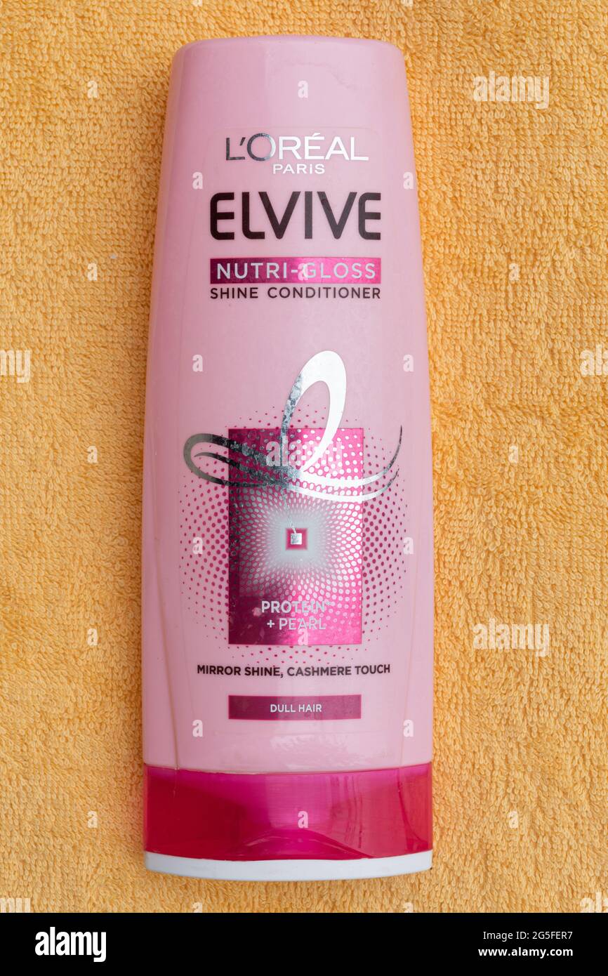 L'Oreal Elvive Conditioner, Haarprodukt, rosa Flasche Stockfoto