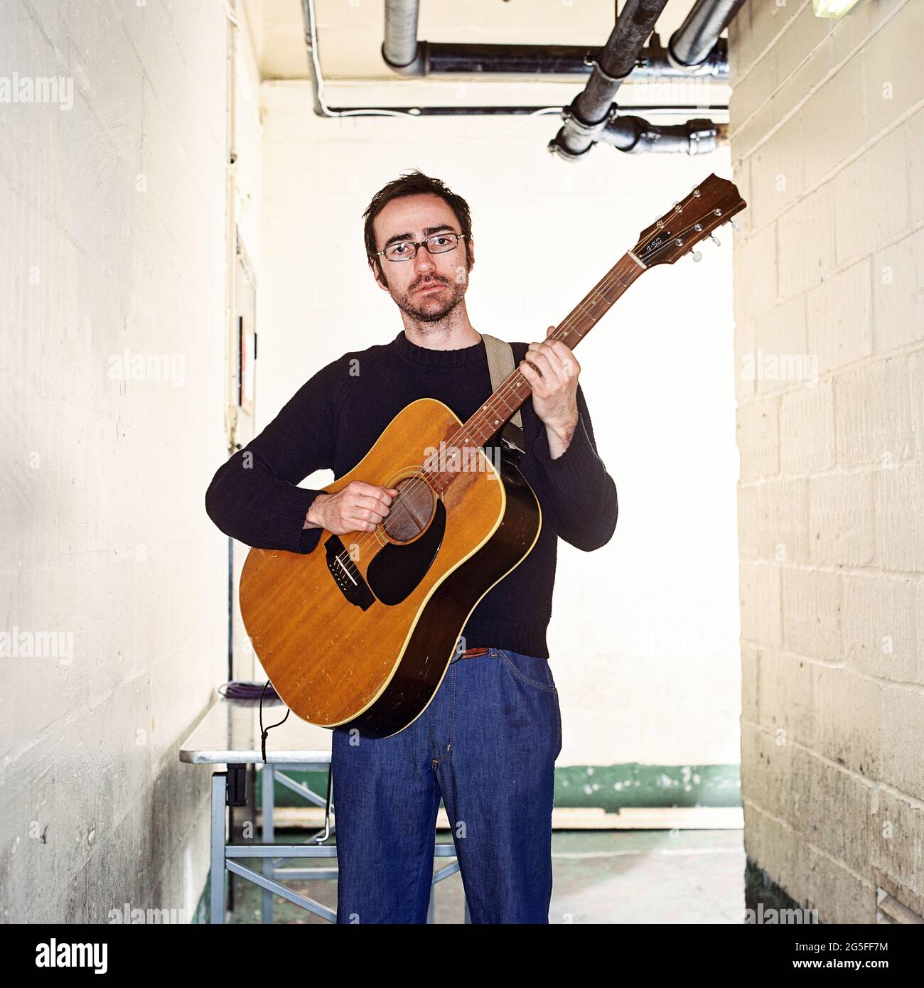 James Mercer Musiker und Lead-Sänger der Shins, fotografiert backstage an der Borderline, 12. Februar 2003 , London England. Stockfoto