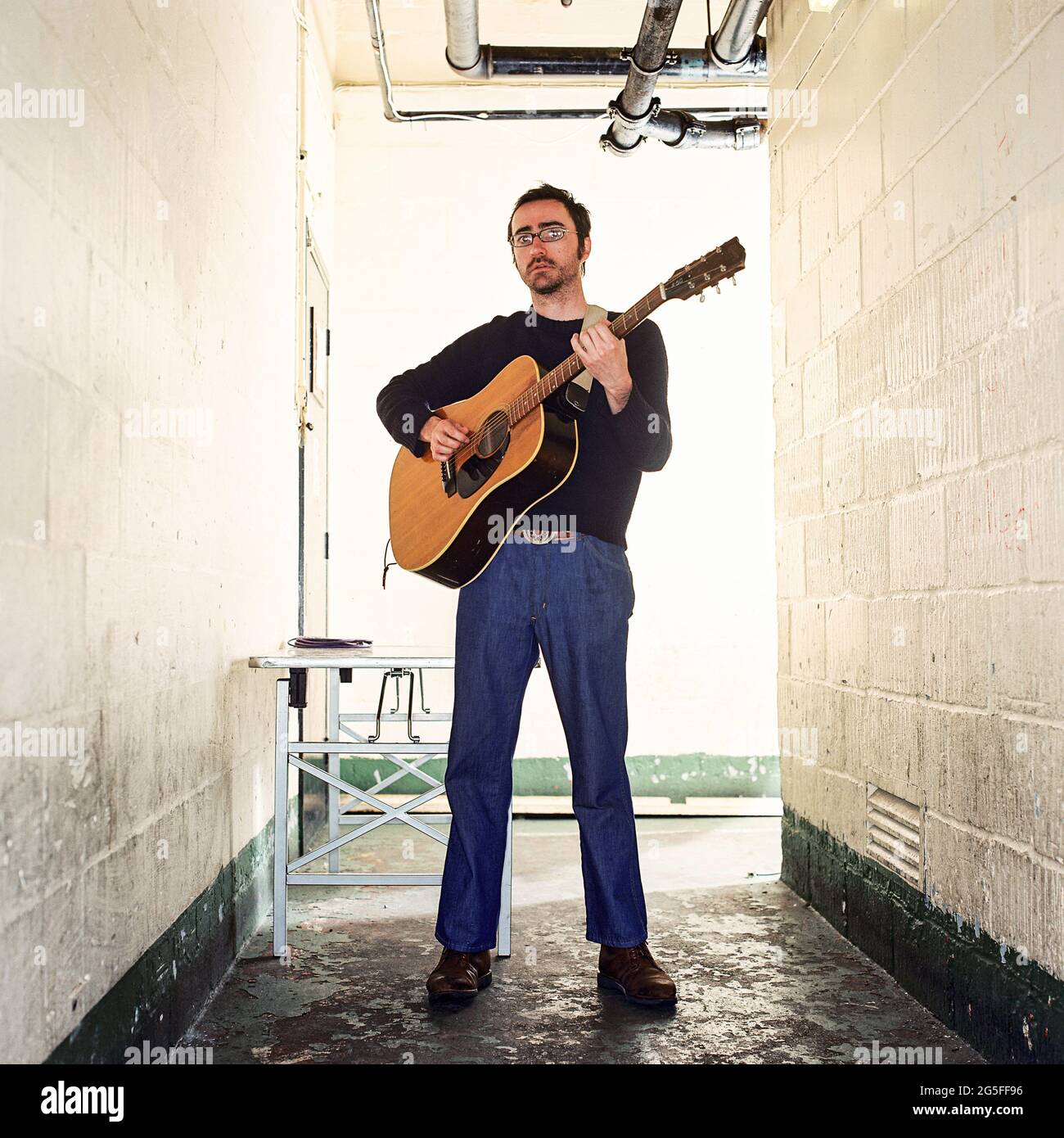 James Mercer Musiker und Lead-Sänger der Shins, fotografiert backstage an der Borderline, 12. Februar 2003 , London England. Stockfoto
