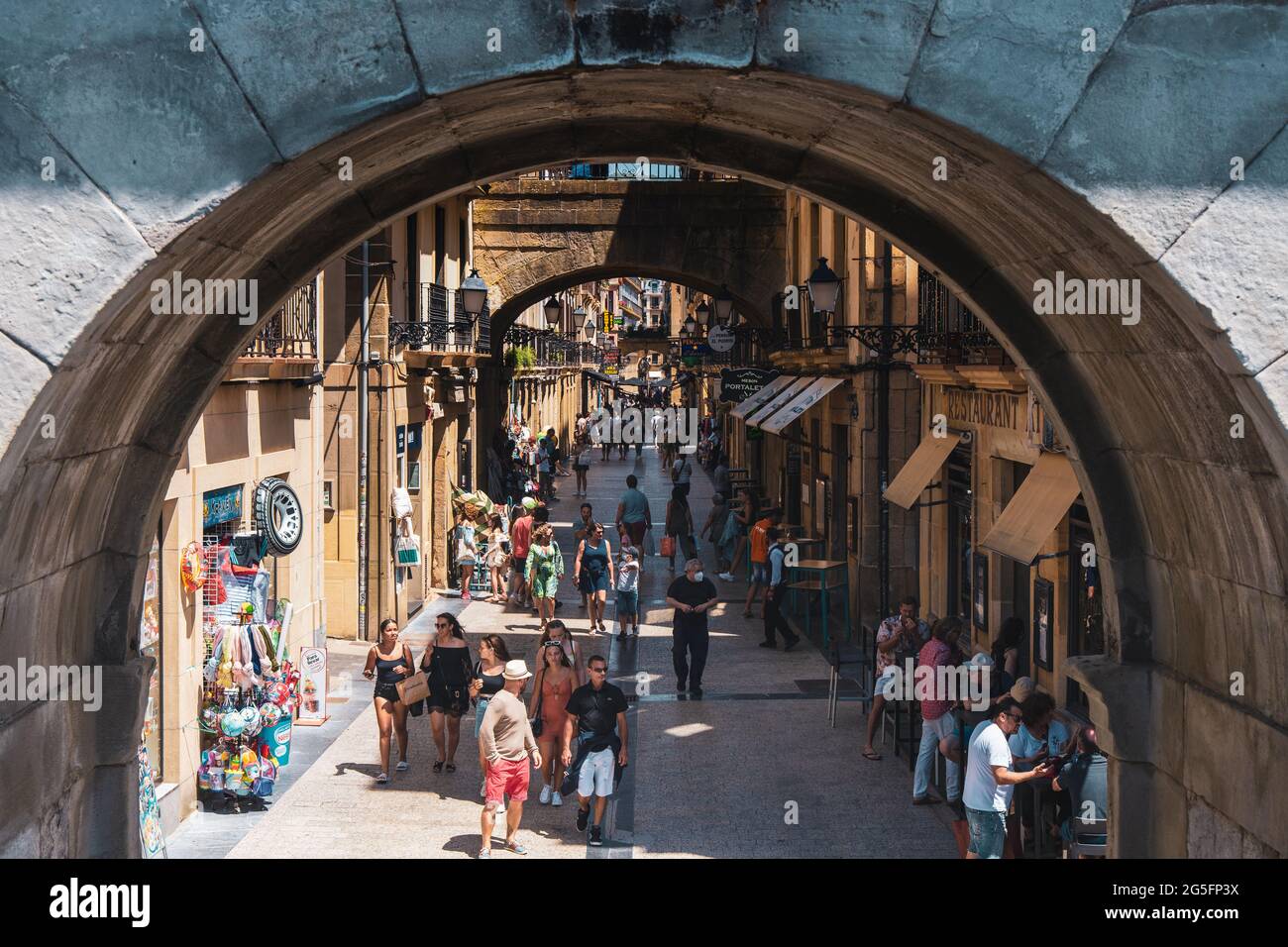 Narrow Street Altstadt Donostia San Sebastian, Gipuzkoa, Baskenland, Spanien, Europa Stockfoto