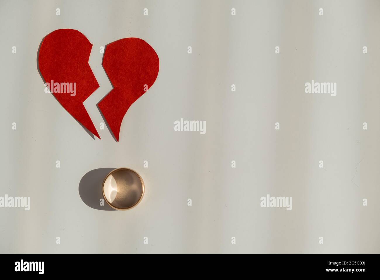 Gebrochener Ring Stockfotos Und Bilder Kaufen Alamy