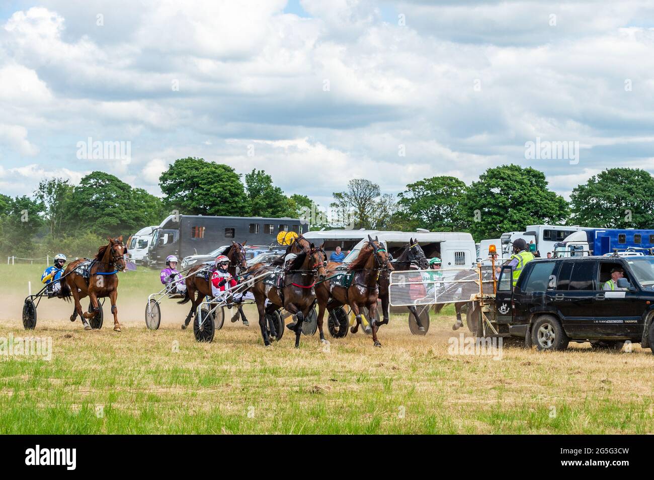 Lissangle, Caheragh, West Cork, Irland. Juni 2021. Heute gab es in Lissangle eine Rennkarte für 8 in der Sulky-Rennfahrt an einem sehr warmen und sonnigen Tag. Quelle: AG News/Alamy Live News Stockfoto