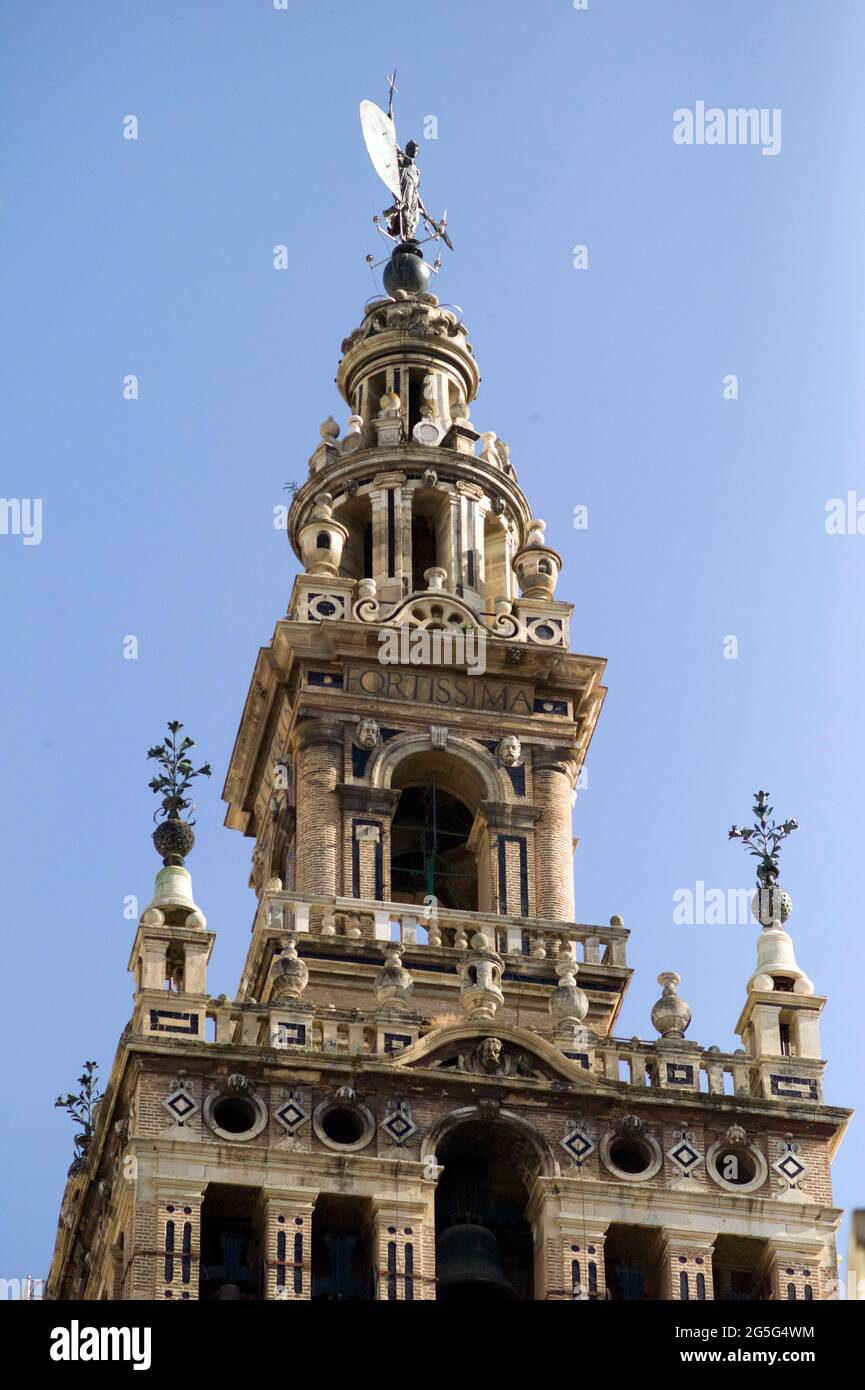 SEVILLA, ANDALUSIEN, SPANIEN - JULI 19 2018 : Teil der Kathedrale von Sevilla. Stockfoto