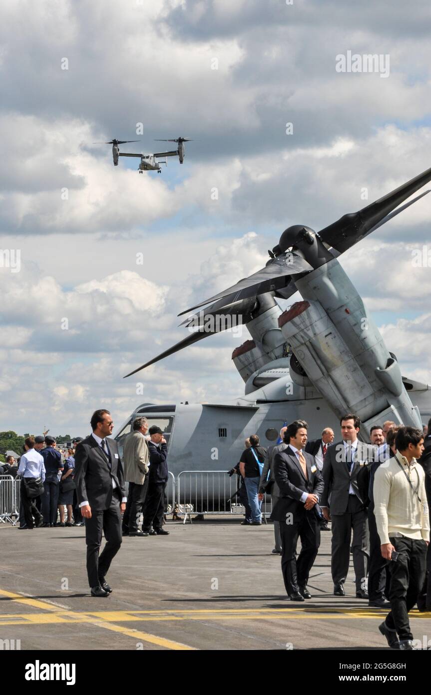 Bell Boeing V-22 Osprey American Multi-Mission, Tiltrotor Militärflugzeug ausgestellt auf Farnborough International Airshow Messe 2012, UK Stockfoto