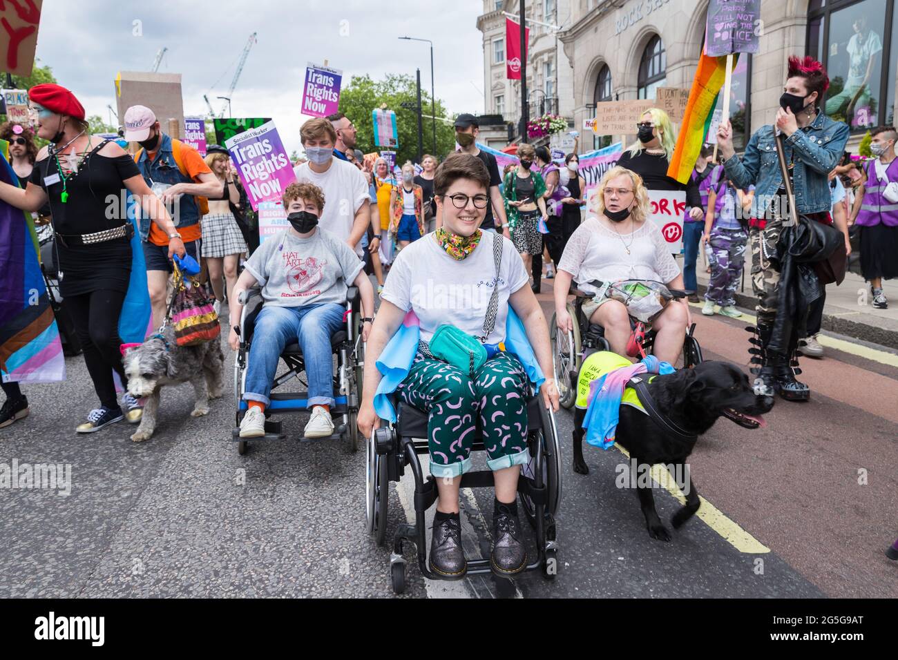 Behinderte Demonstranten bei der dritten Auflage des Londoner Trans Pride Stockfoto
